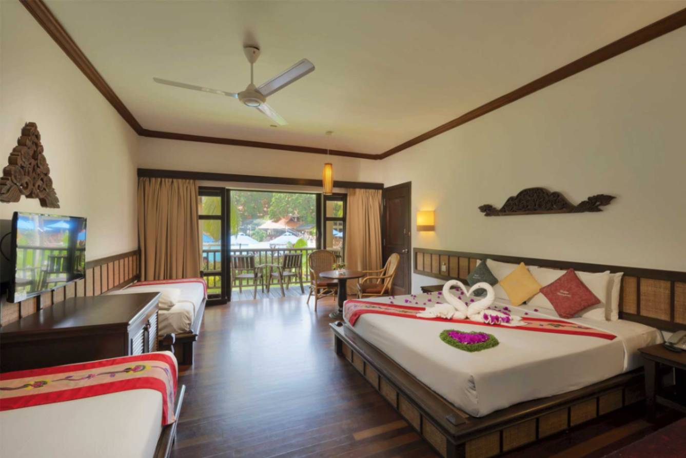 Deluxe Pool Honeymoon Room